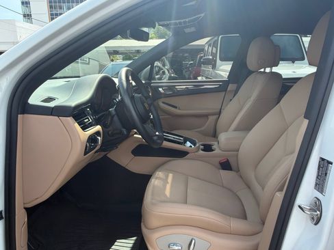Used 2025 Porsche Macan AWD/4WD image 25