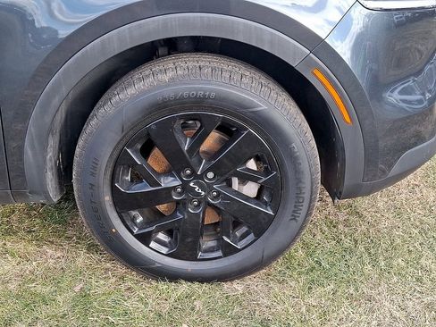 Certified 2022 Kia Sorento S w/ Panoramic Sunroof Package image 8