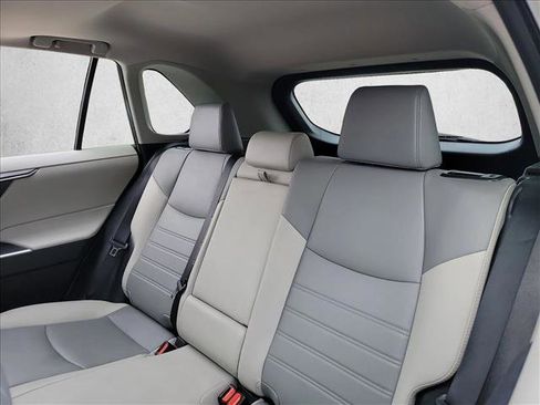 Used 2021 Toyota RAV4 XLE Premium image 14