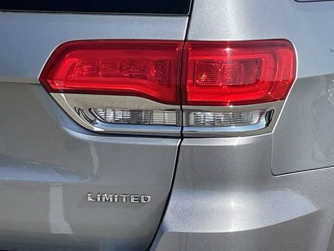 Used 2018 Jeep Grand Cherokee Limited AWD/4WD image 7