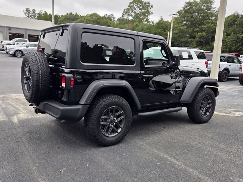 Used 2026 Jeep Wrangler Sport AWD/4WD image 11