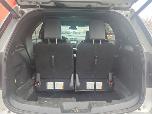 Used 2018 Ford Explorer XLT w/ Equipment Group 202A image 25