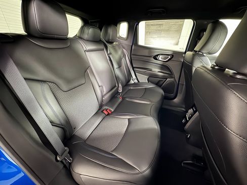 New 2026 Jeep Compass Latitude image 18