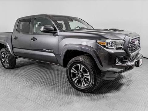 Used 2019 Toyota Tacoma TRD Sport RWD image 11