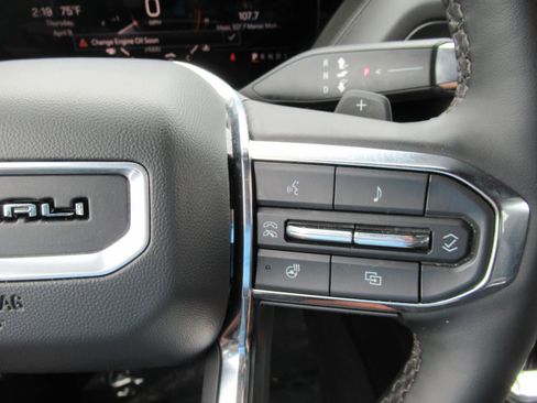 Used 2025 GMC Yukon XL Denali AWD/4WD image 24