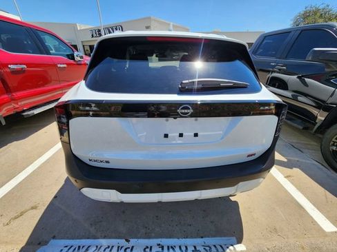 Used 2025 Nissan Kicks SR FWD image 5