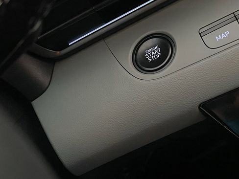 Used 2024 Hyundai Elantra Limited image 16