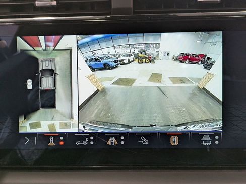 Used 2025 GMC Sierra 2500 AT4X AWD/4WD image 14