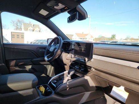 New 2024 Chevrolet Colorado LT w/ LT Convenience Package II RWD image 10