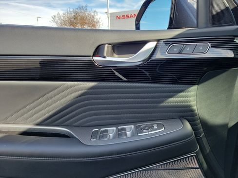 Used 2023 Hyundai Palisade Calligraphy image 17