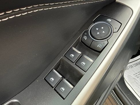 Used 2024 Ford Explorer XLT AWD/4WD image 21