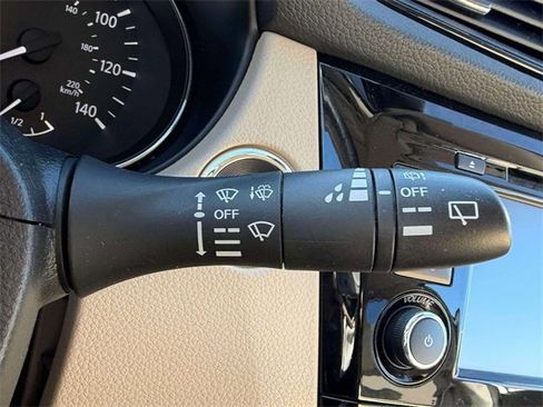 Used 2020 Nissan Rogue SV image 25