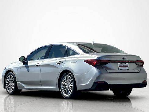 Used 2020 Toyota Avalon Limited w/ Advanced Safety Package FWD image 3