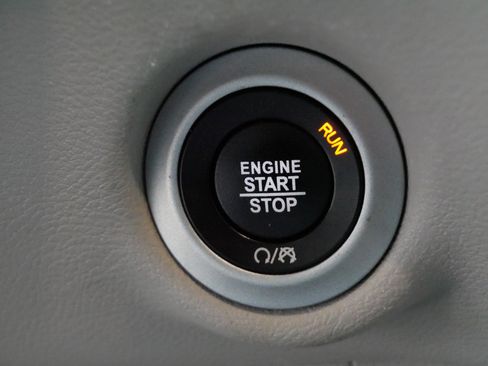 Used 2023 Chrysler Voyager LX image 29