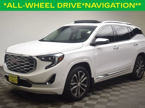 Used 2020 GMC Terrain Denali w/ Denali Premium Package AWD/4WD image 3