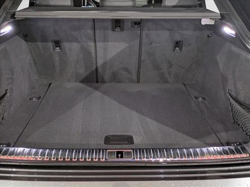 Used 2024 Audi Q8 e-tron Premium Plus image 6