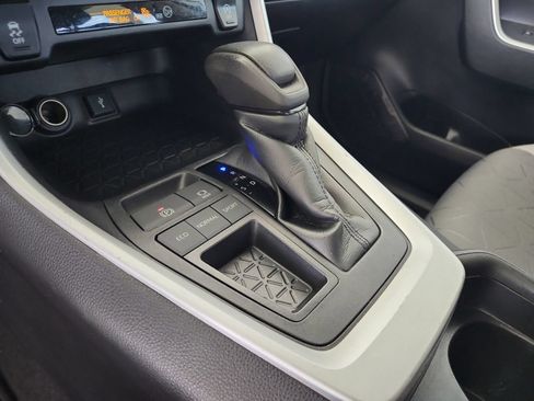Used 2021 Toyota RAV4 XLE FWD image 15