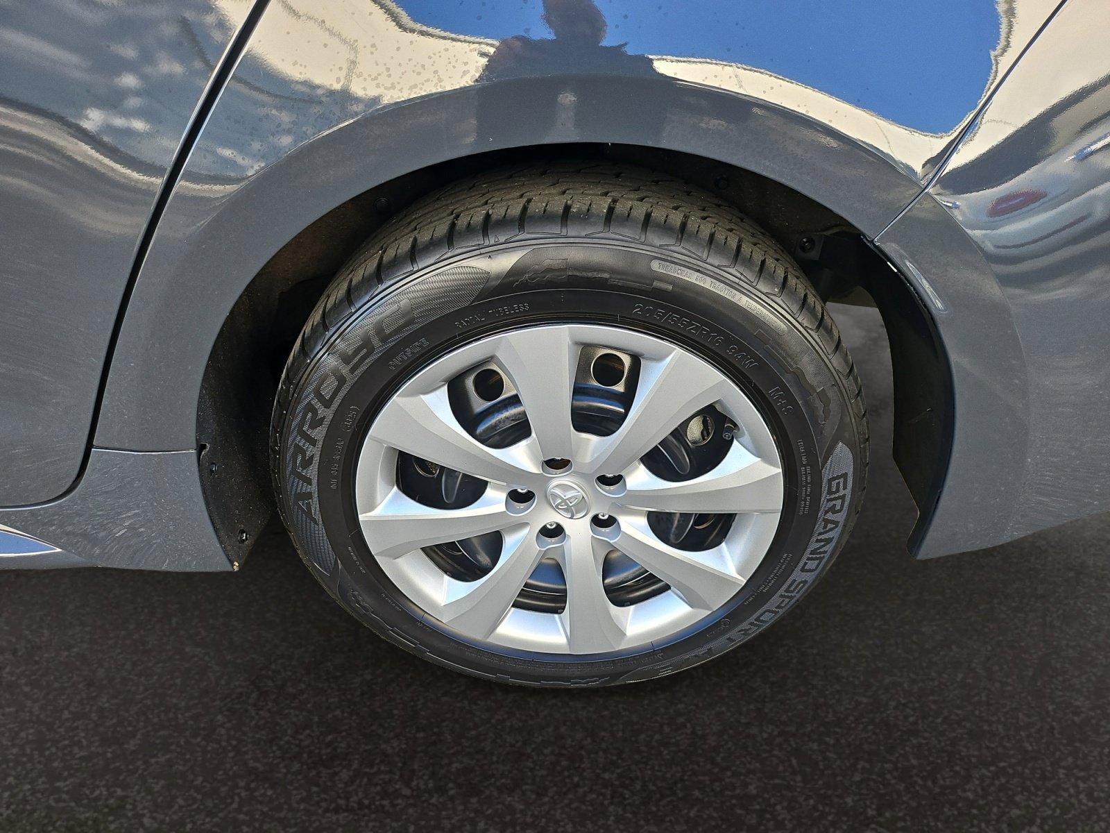 Used 2024 Toyota Corolla LE FWD image 46