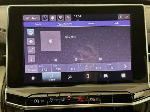 Used 2025 Jeep Compass Limited image 21