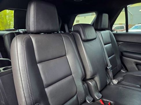 Used 2015 Ford Explorer XLT w/ Equipment Group 202B AWD/4WD image 36