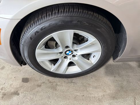 Used 2011 BMW 528i Sedan RWD image 8