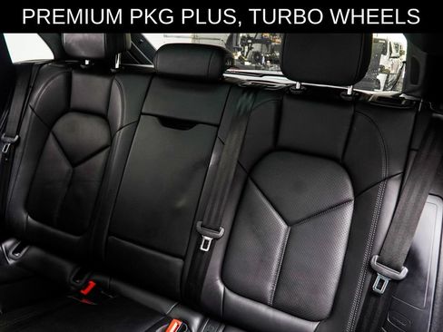 Used 2022 Porsche Macan AWD/4WD image 49