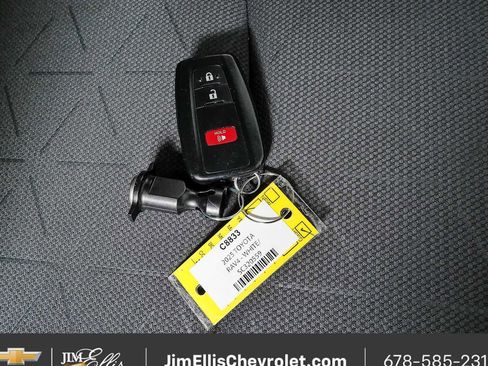 Used 2025 Toyota RAV4 XLE FWD image 23