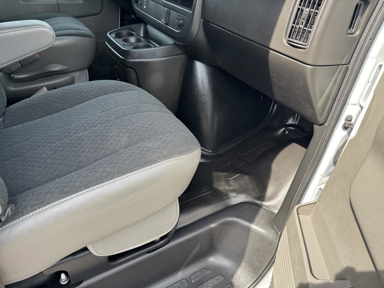 Used 2024 GMC Savana 2500 w/ Driver Convenience Package RWD image 20