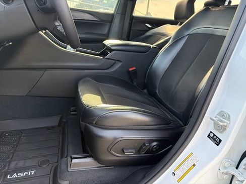 Used 2023 Jeep Grand Cherokee L Laredo RWD image 15