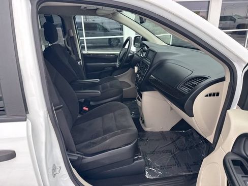Used 2020 Dodge Grand Caravan SE FWD image 24