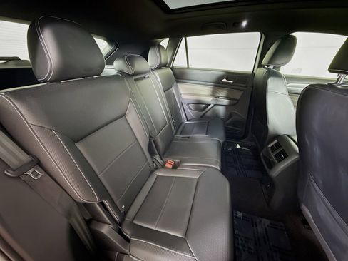 Certified 2022 Volkswagen Atlas Cross Sport SE w/ Panoramic Sunroof Package image 25