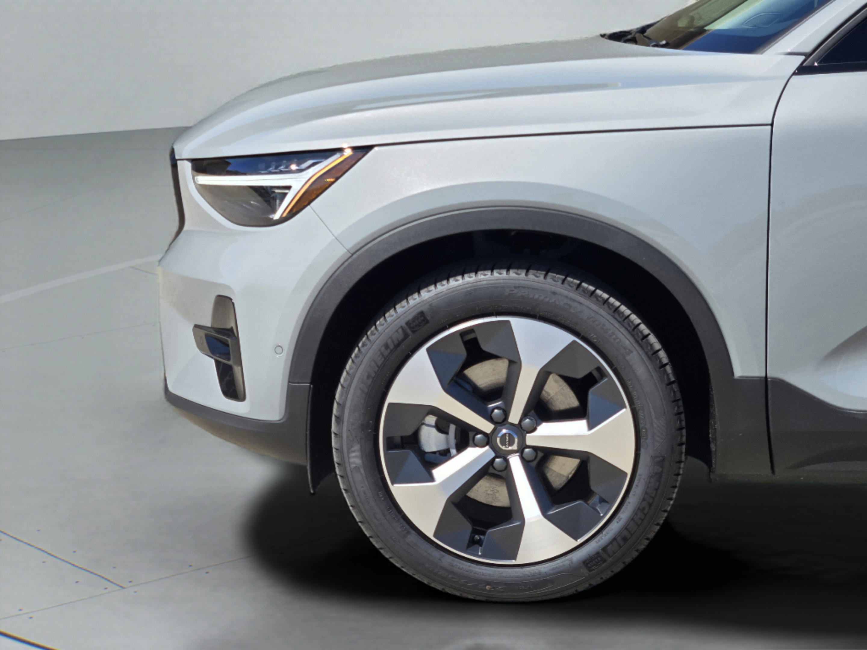 Used 2026 Volvo XC40 B5 Plus w/ Protection Package Premier AWD/4WD image 14