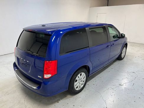 Used 2018 Dodge Grand Caravan SE w/ UConnect Hands-Free Group FWD image 3