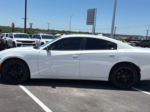 Certified 2023 Dodge Charger SXT RWD image 2