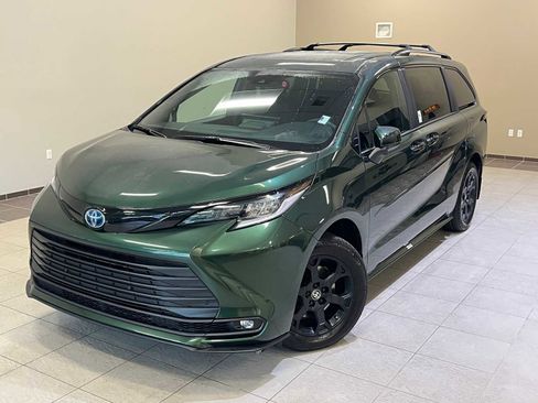 Certified 2025 Toyota Sienna XLE Woodland Edition image 1