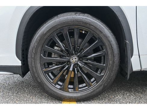 Used 2024 Toyota Highlander XSE image 5