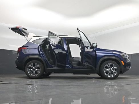 Used 2024 Kia Seltos S FWD image 7