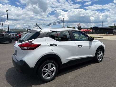 Used 2020 Nissan Kicks S FWD image 4