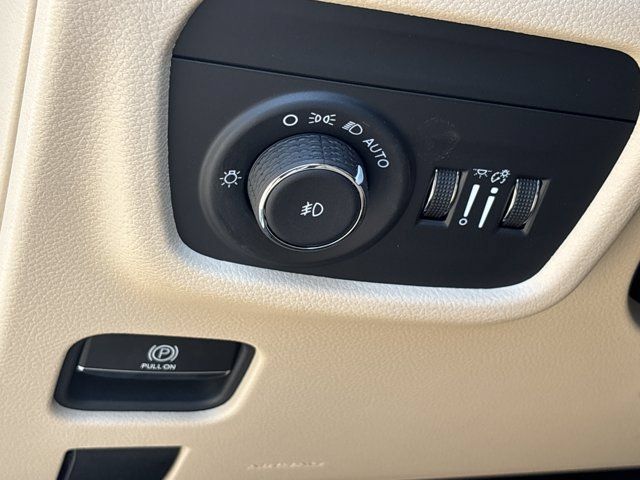 Used 2025 Jeep Grand Cherokee L Limited AWD/4WD image 21