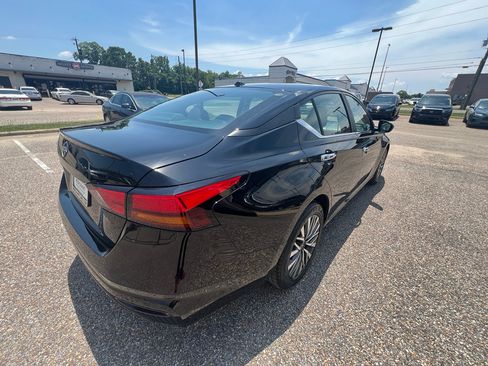 Used 2025 Nissan Altima 2.5 SV FWD image 9