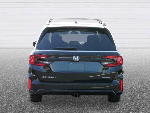 New 2026 Honda Odyssey Touring image 5