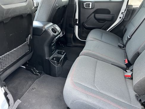 Used 2025 Jeep Wrangler Unlimited Rubicon AWD/4WD image 15
