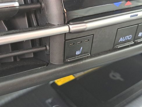 Used 2021 Toyota Sienna XSE w/ XSE Plus Package image 8