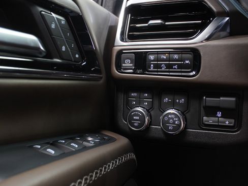 Used 2025 GMC Yukon Denali Ultimate w/ LPO, Floor Liner Package AWD/4WD image 68