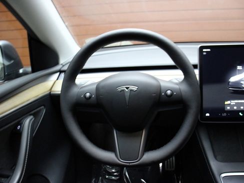 Used 2022 Tesla Model Y Performance image 26