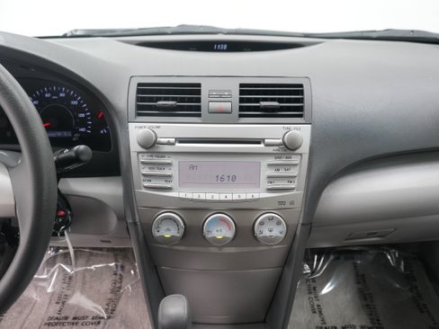 Used 2010 Toyota Camry LE FWD image 17