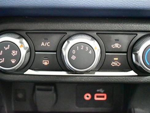 Used 2025 Nissan Versa SV image 47