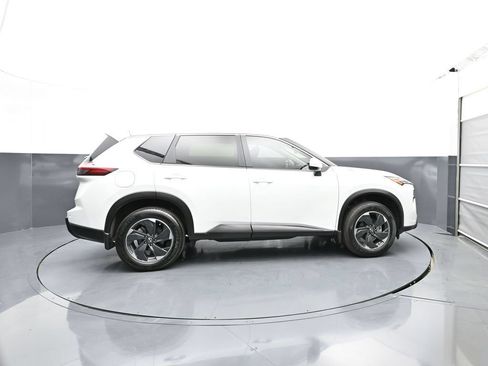 Certified 2026 Nissan Rogue SV AWD/4WD image 8