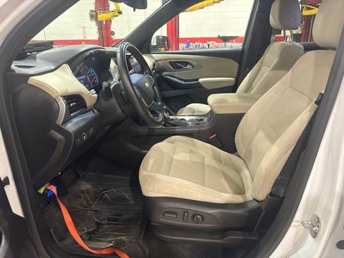 Used 2023 Chevrolet Traverse LT FWD image 40