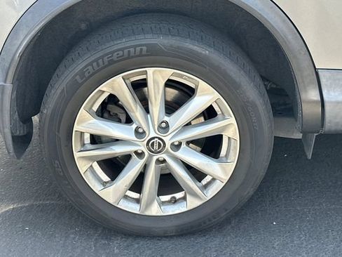 Used 2019 Nissan Rogue Sport SV w/ Technology Package FWD image 4